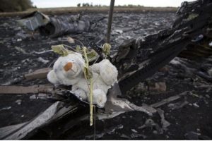 stuffed_toy_at_mh17_crash_site.jpg.size.xxlarge.letterbox